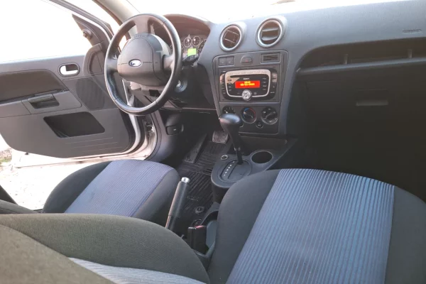 Makina ne shitje ne Elbasan, Ford, 2009 gasoline-gas,Kambio Automatik Pagesa 4,300  Euro.