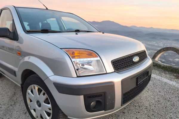 Makina ne shitje ne Elbasan, Ford, 2009 gasoline-gas,Kambio Automatik Pagesa 4,300  Euro.