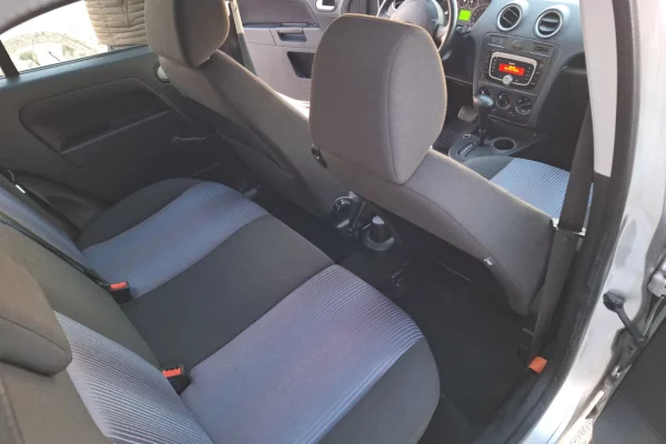 Makina ne shitje ne Elbasan, Ford, 2009 gasoline-gas,Kambio Automatik Pagesa 4,300  Euro.