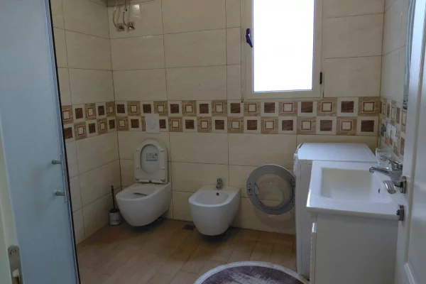 Shtepi me qera 1+1 ne Durres - 37,000 Leke