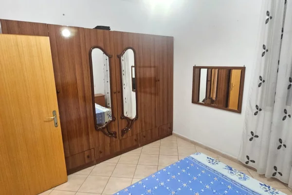 Shtepi me qera Apartament ne Durres, 1+1, Mobilimi E mobiluar, Pagesa 30,000  Leke.