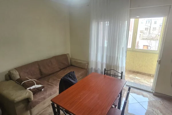 Shtepi me qera Apartament ne Durres, 2+1, Mobilimi E mobiluar, Pagesa 50,000  Leke.