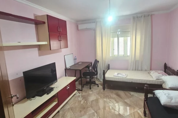 Shtepi me qera 2+1 ne Durres - 50,000 Leke