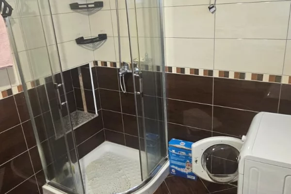 Shtepi me qera Apartament ne Durres, 2+1, Mobilimi E mobiluar, Pagesa 50,000  Leke.