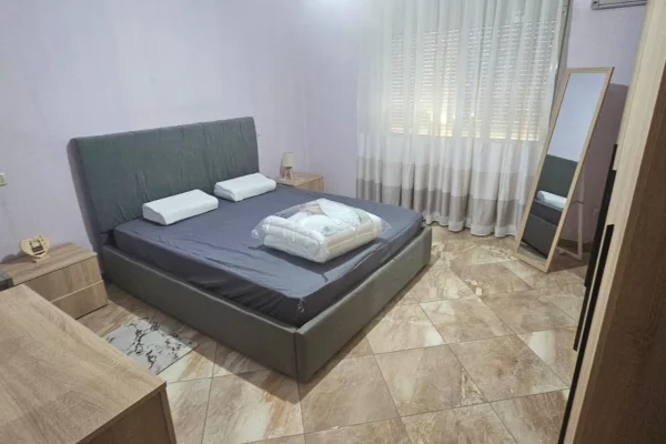 Shtepi me qera Apartament ne Durres, 2+1, Mobilimi E mobiluar, Pagesa 50,000  Leke.