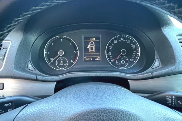 Makina ne shitje ne Tirane, Volkswagen, 2014 Diesel,Kambio Automatik Pagesa 7,500  Euro.