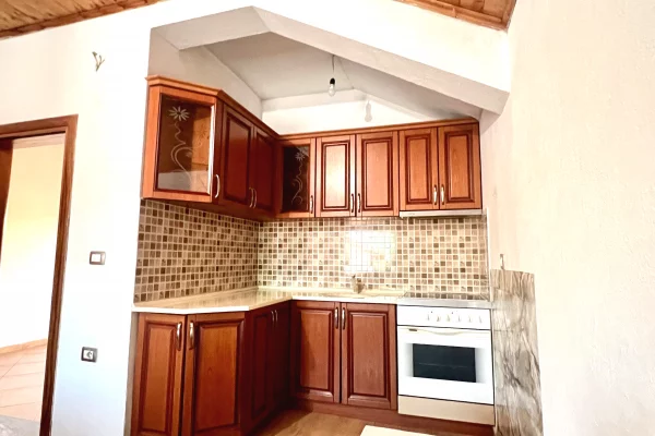 Shtepi me qera 1+1 ne Tirane - 35,000 Leke