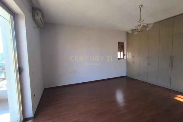 Shtepi me qera Apartament ne Tirane, 3+1, Mobilimi Pjeserisht e mobiluar, Pagesa 520  Euro.