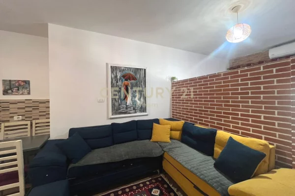 Shtepi me qera Apartament ne Tirane, 2+1, Mobilimi E mobiluar, Pagesa 350  Euro.