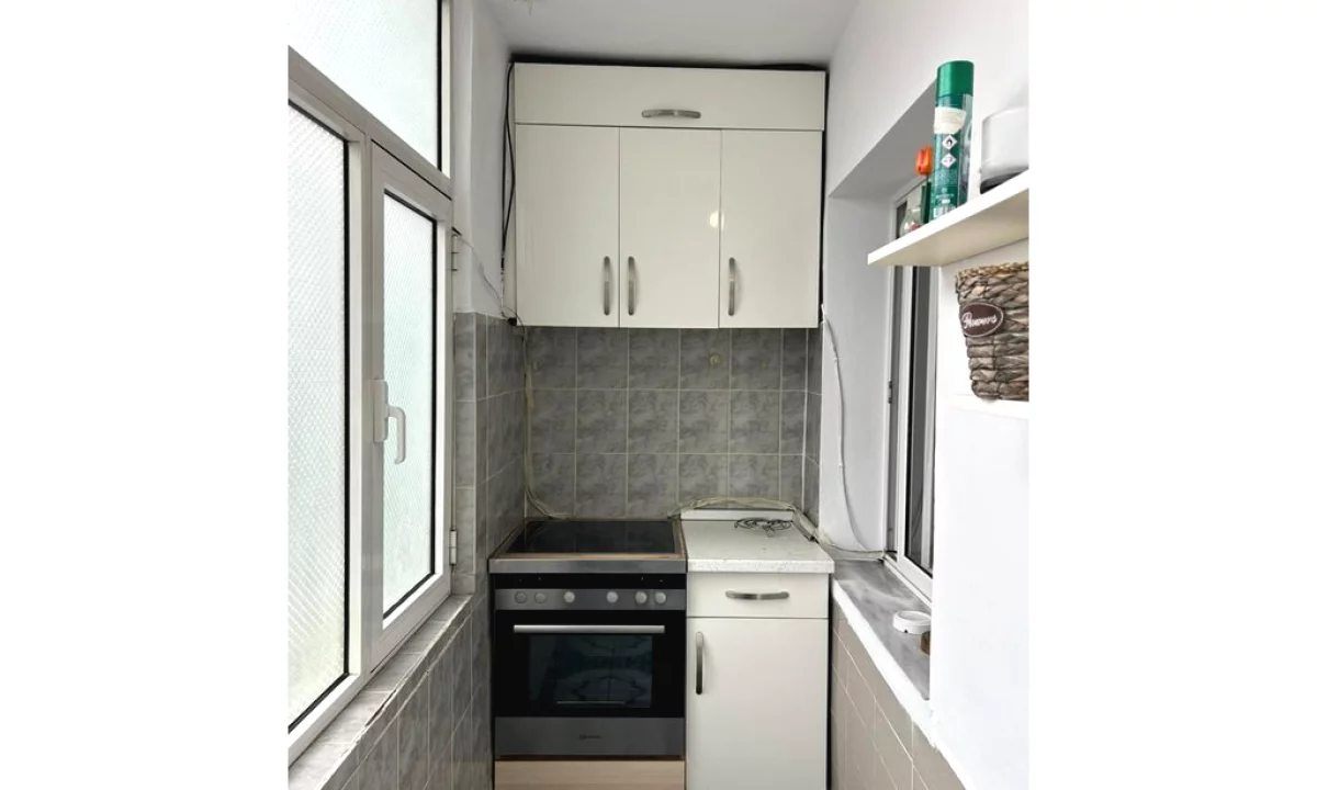 Shtepi me qera Apartament ne Tirane, 1+1, Mobilimi Pjeserisht e mobiluar, Pagesa 550  Euro.