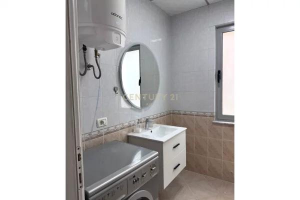 Shtepi me qera Apartament ne Tirane, 1+1, Mobilimi Pjeserisht e mobiluar, Pagesa 650  Euro.