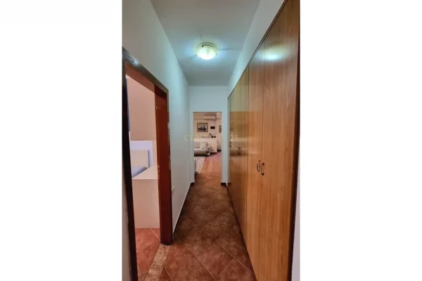 Shtepi me qera Apartament ne Tirane, 2+1, Mobilimi Pjeserisht e mobiluar, Pagesa 700  Euro.