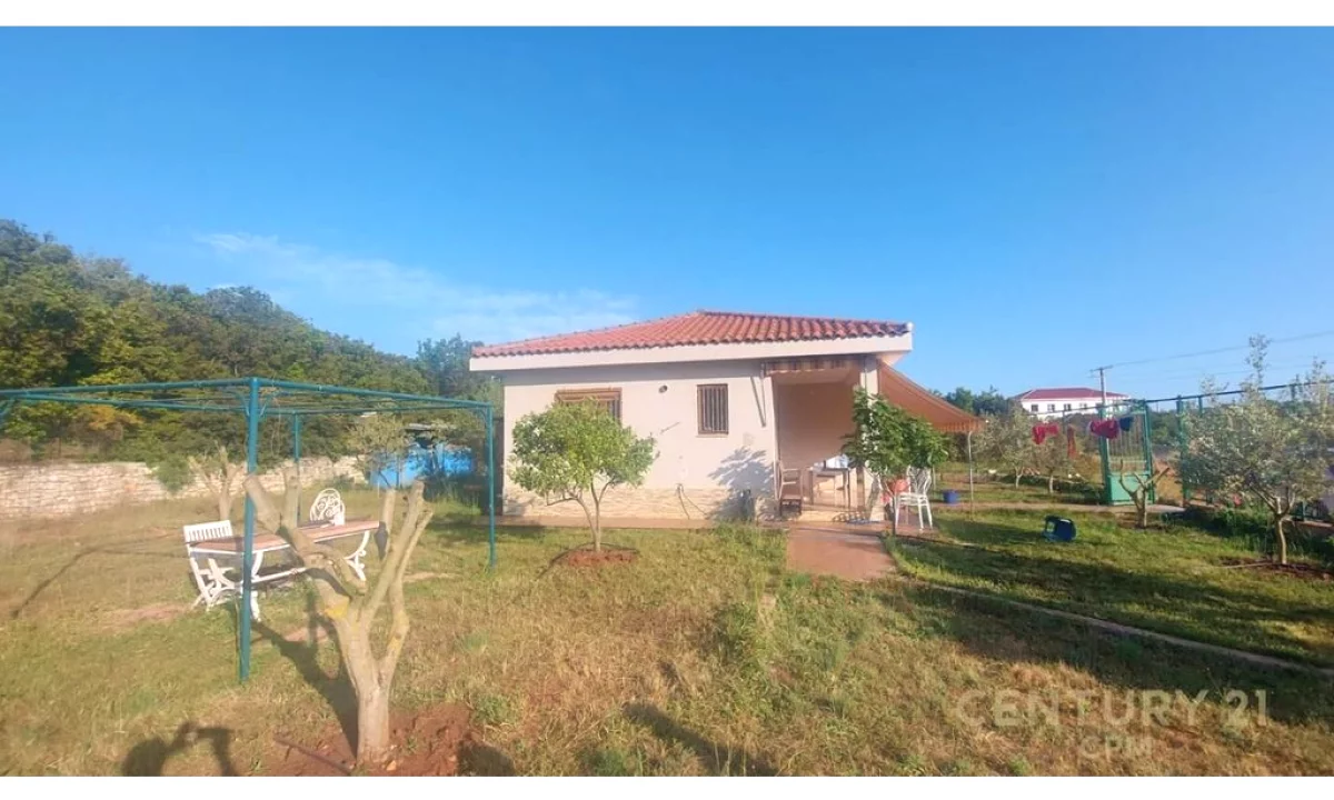 Toke dhe Ndertese per shitje ne Jale 380,000 Euro