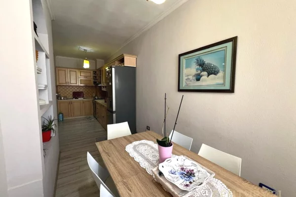 Shtepi me qera Apartament ne Tirane, 2+1, Mobilimi E mobiluar, Pagesa 600  Euro.