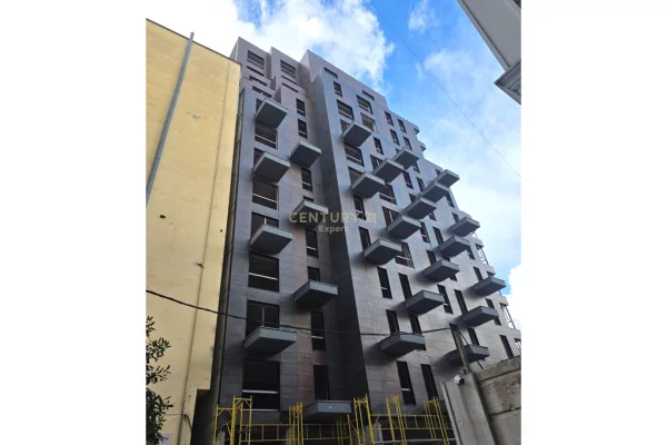 Shtepi ne shitje Apartament ne Tirane, 1+1, Mobilimi Bosh, pa mobiluar, Pagesa 376,000  Euro.