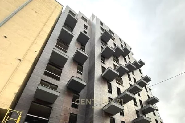 Shtepi ne shitje Apartament ne Tirane, 1+1, Mobilimi Bosh, pa mobiluar, Pagesa 376,000  Euro.