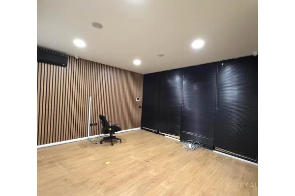 ZYRE ME QERA OPEN SPACE TE HILTON, PRANE DELIJORGJIT! 2,500 € /Muaj