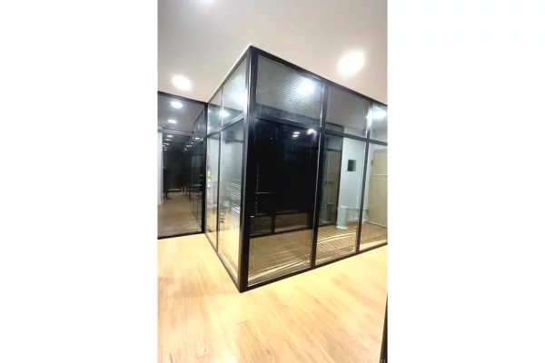 ZYRE ME QERA OPEN SPACE TE HILTON, PRANE DELIJORGJIT! 2,500 Euro /Muaj