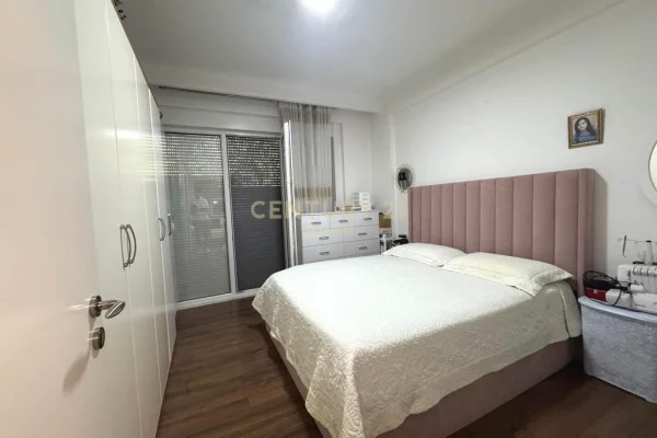 Shtepi ne shitje Apartament ne Tirane, 2+1, Mobilimi E mobiluar, Pagesa 195,000  Euro.