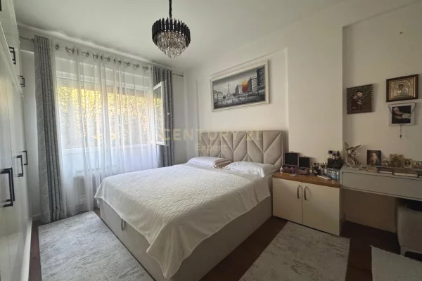 Shtepi ne shitje Apartament ne Tirane, 2+1, Mobilimi E mobiluar, Pagesa 195,000  Euro.