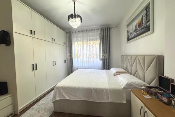 Shtepi ne shitje Apartament ne Tirane, 2+1, Mobilimi E mobiluar, Pagesa 195,000  Euro.