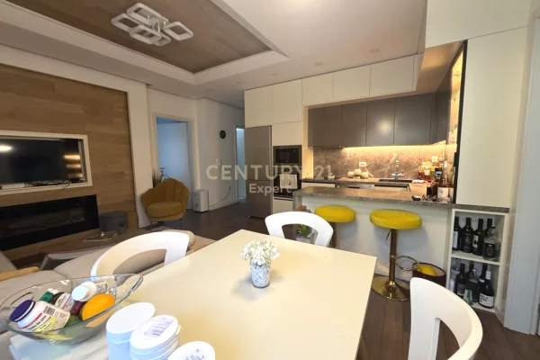 Shtepi ne shitje Apartament ne Tirane, 2+1, Mobilimi E mobiluar, Pagesa 195,000  Euro.