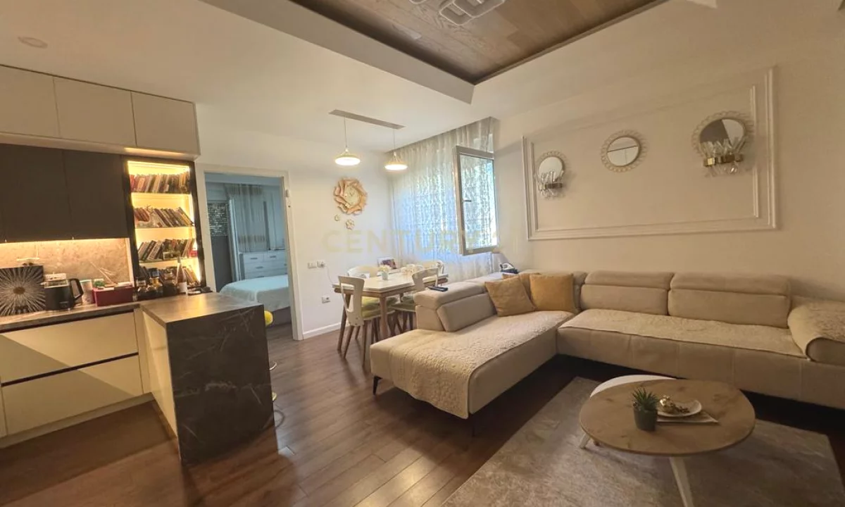 Shtepi ne shitje Apartament ne Tirane, 2+1, Mobilimi E mobiluar, Pagesa 195,000  Euro.