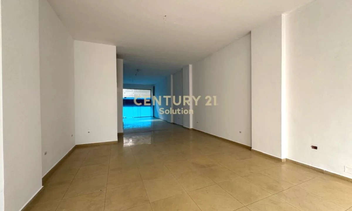 SHITET AMBIENT KOMERCIAL NE BULEVARDIN MIGJENI! 315,000 Euro