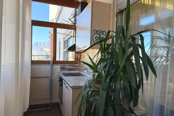 Shtepi ne shitje Apartament ne Tirane, Garsoniere, Mobilimi E mobiluar, Pagesa 114,000  Euro.