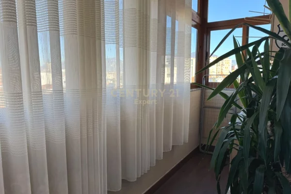 Shtepi ne shitje Apartament ne Tirane, Garsoniere, Mobilimi E mobiluar, Pagesa 114,000  Euro.