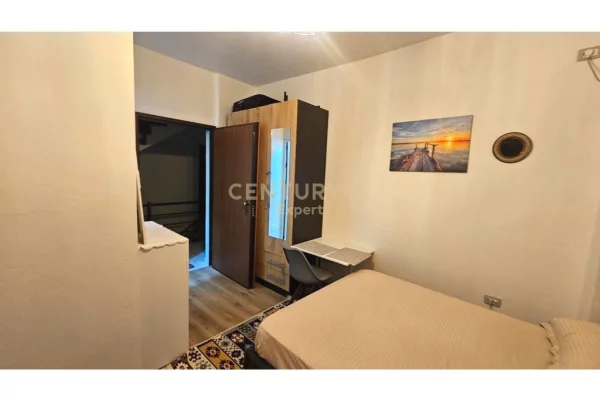 Shtepi ne shitje Apartament ne Durres, Garsoniere, Mobilimi E mobiluar, Pagesa 36,000  Euro.
