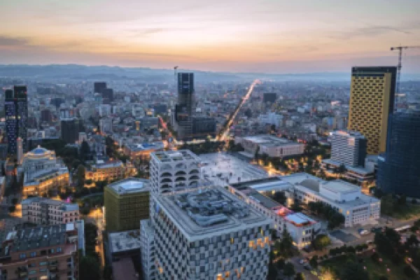 Business Property for Rent 1+1 in Tirana - 2,000 Euro