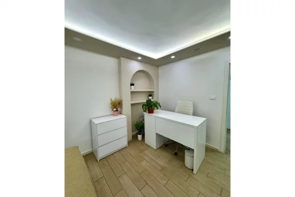 Ambient biznesi me qera 1+1 ne Tirane - 750 Euro