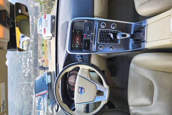 Makina ne shitje ne Tirane, Volvo, 2015 Benzine,Kambio Automatik Pagesa 11,000  Euro.