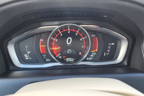 Makina ne shitje ne Tirane, Volvo, 2015 Benzine,Kambio Automatik Pagesa 11,000  Euro.