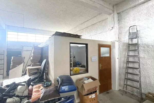 Ambient biznesi me qera 4+1 ne Korce - 1,200 Euro