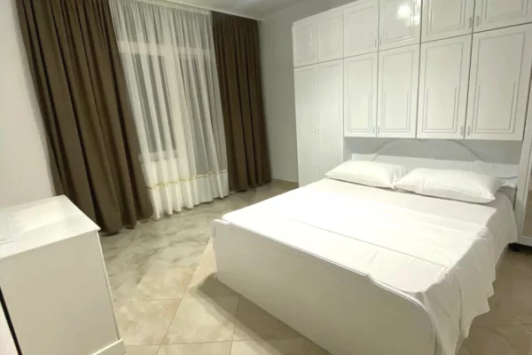 Shtepi me qera 1+1 ne Tirane - 40,000 Leke