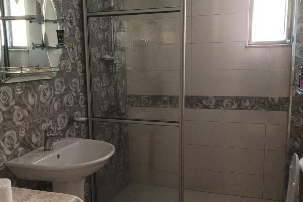 Shtepi me qera 2+1 ne Tirane - 700 Euro