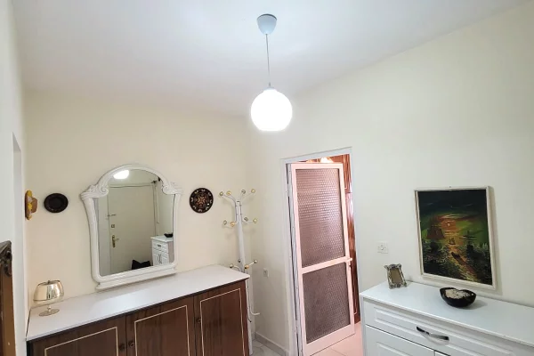 Shtepi me qera 1+1 ne Tirane - 34,000 Leke