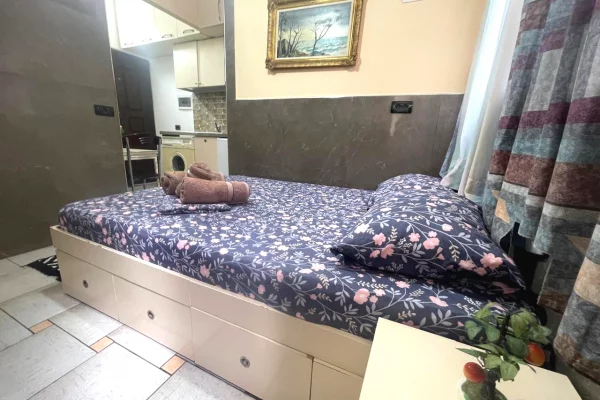 Jepet me qira garsoniere Rruga 5 Maji