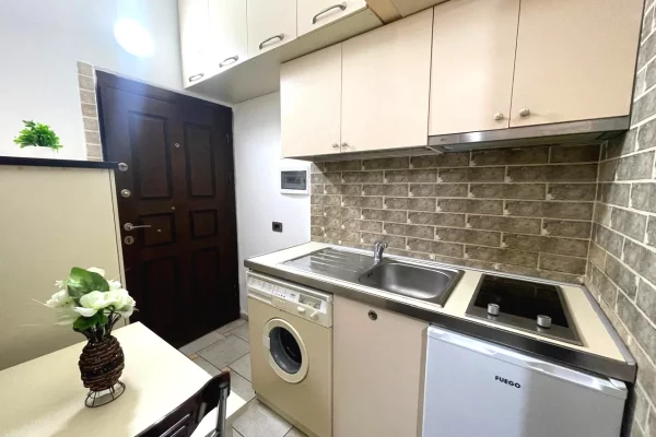Shtepi me qera Apartament ne Tirane, Garsoniere, Mobilimi E mobiluar, Pagesa 350  Euro.