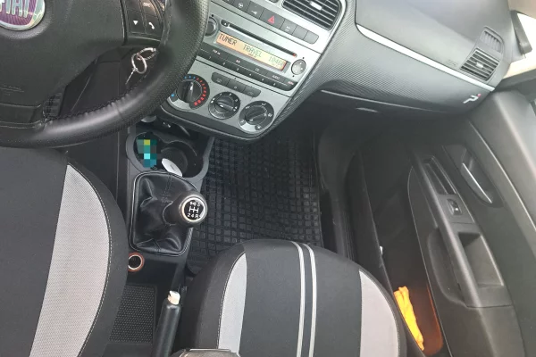 Makina ne shitje ne Tirane - 290,000 Leke