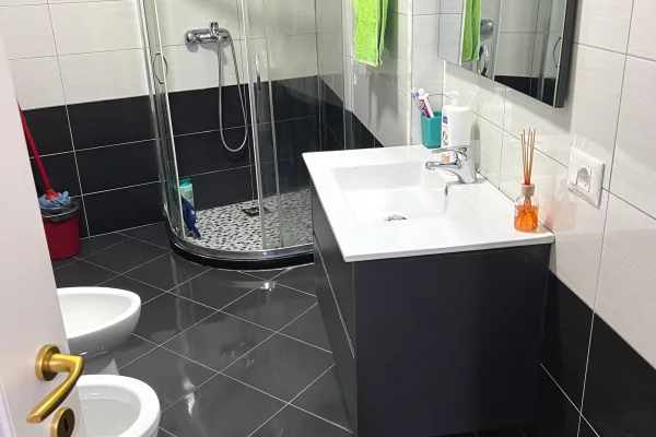 Shtepi me qera 1+1 ne Tirane - 45,000 Leke