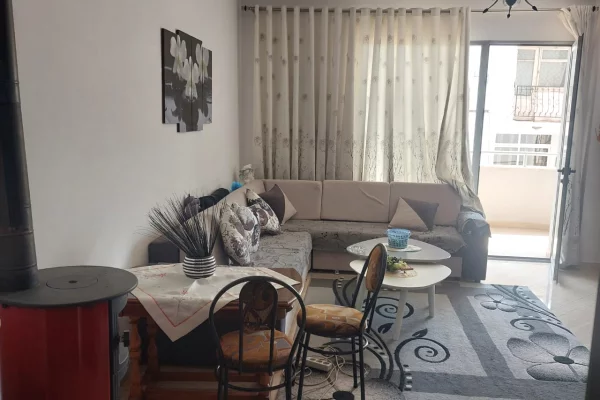Shtepi ne shitje Apartament ne Pogradec, 1+1, Mobilimi E mobiluar, Pagesa 90,000  Euro.