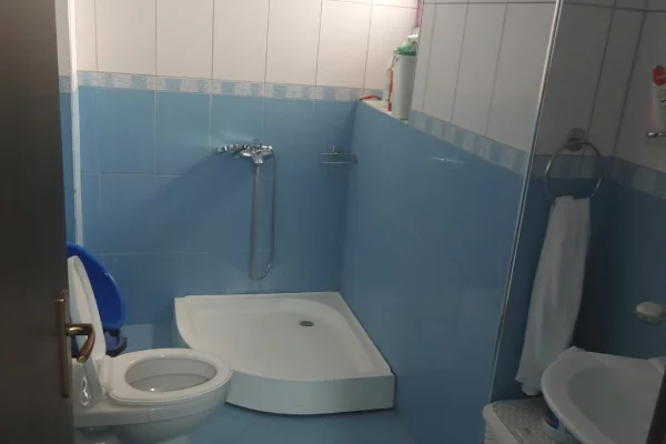 Shtepi ne shitje Apartament ne Pogradec, 1+1, Mobilimi E mobiluar, Pagesa 90,000  Euro.