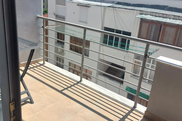 Shtepi ne shitje Apartament ne Pogradec, 1+1, Mobilimi E mobiluar, Pagesa 90,000  Euro.