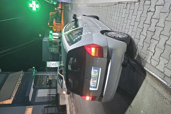 Makina ne shitje ne Tirane - 1,900 Euro