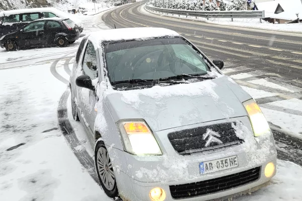 Makina ne shitje ne Tirane - 1,900 Euro