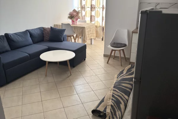 Shtepi me qera Apartament ne Tirane, 1+1, Mobilimi E mobiluar, Pagesa 450  Euro.