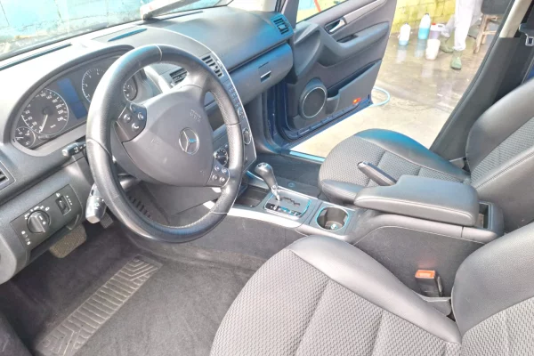 Makina ne shitje ne Lushnje, Mercedes-Benz, 2013 gasoline-gas,Kambio Automatik Pagesa 5,500  Euro.